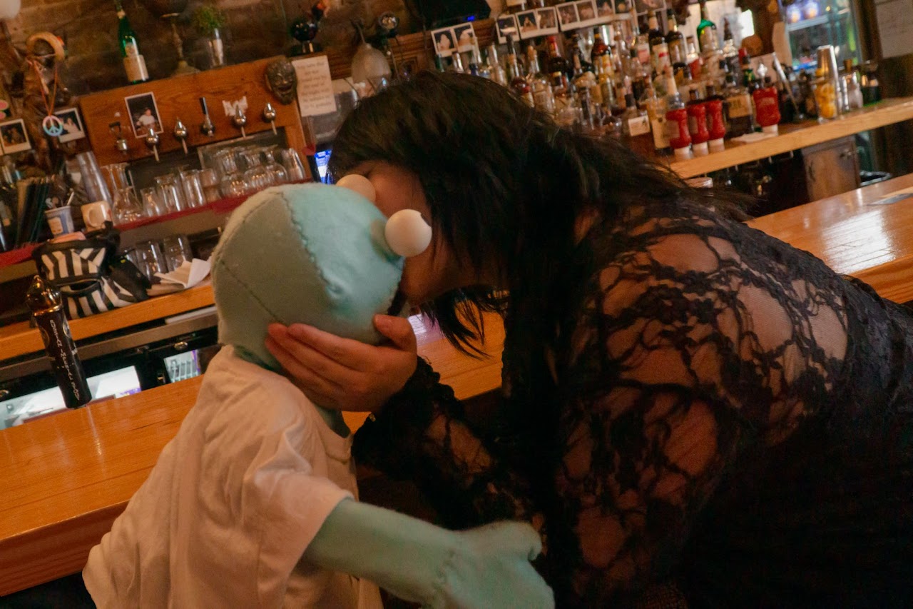 Chet hit it off with the lady, they're kissing now!